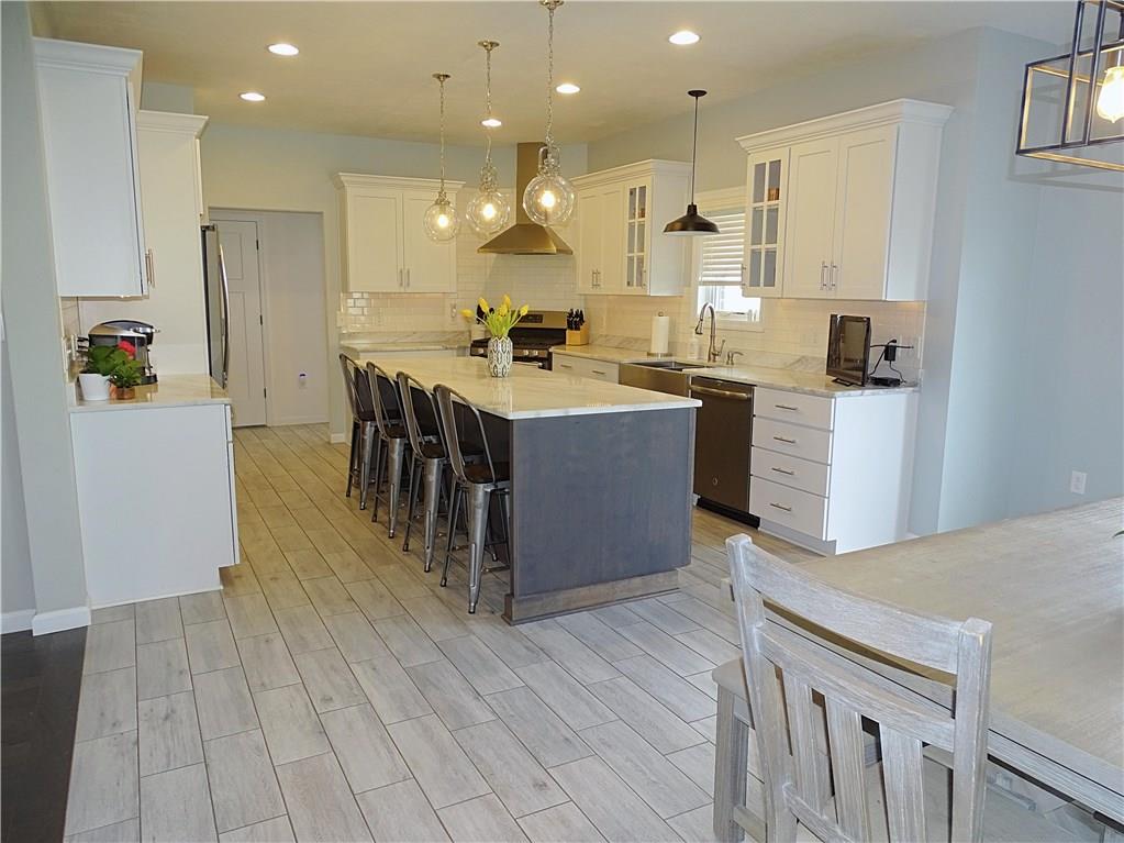 289 Durst Road Irwin, PA 15642 - Photo 10 of 25 VIEW OF KITCHEN FROM BREAKFAST AREA