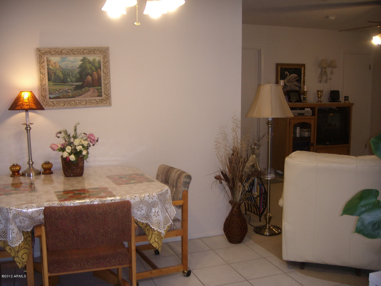 11038 West Oak Ridge Road Sun City, AZ 85351 - Photo 5 of 20 DINING AREA TO FAMILY ROOM