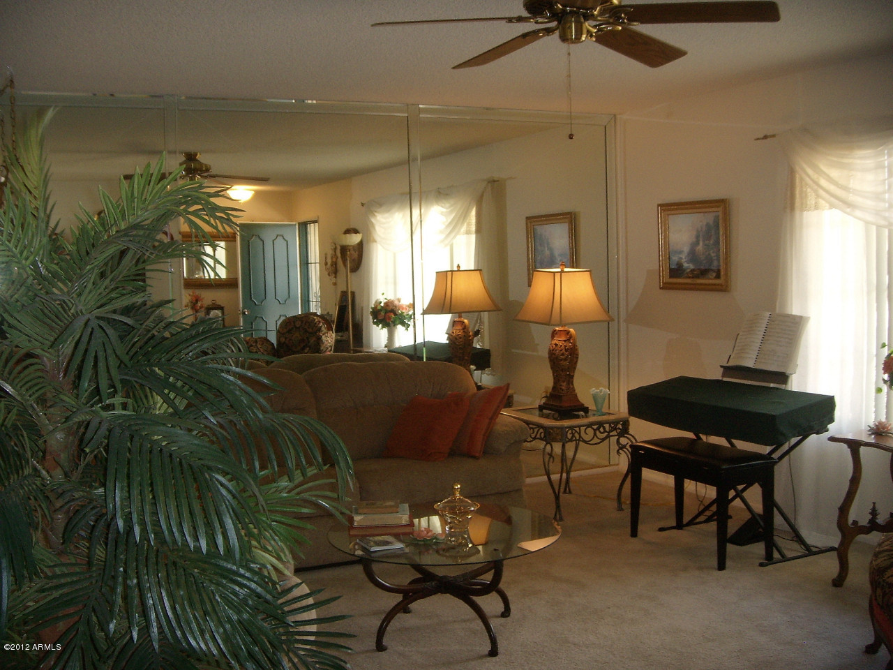 11038 West Oak Ridge Road Sun City, AZ 85351 - Photo 6 of 20 REFRESHING, COZY LIVING ROOM