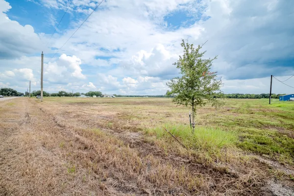 $305,000 | 3 Charlie Meyer Road, Damon, TX 77430