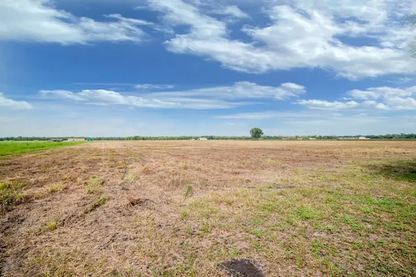 $305,000 | 3 Charlie Meyer Road, Damon, TX 77430