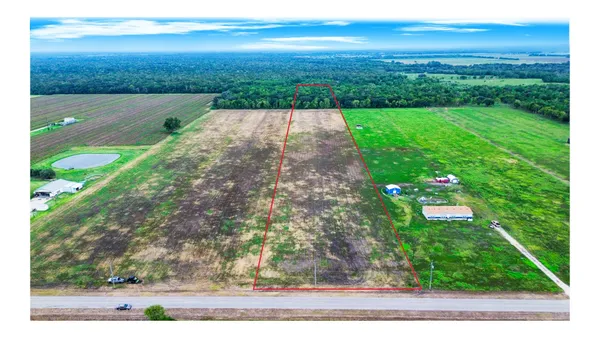 $305,000 | 3 Charlie Meyer Road, Damon, TX 77430