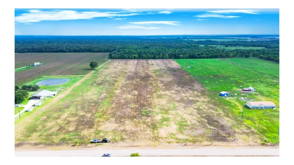 $305,000 | 3 Charlie Meyer Road, Damon, TX 77430