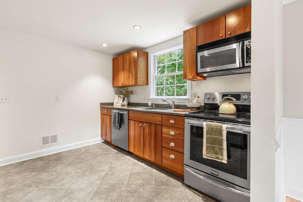 9 Roundy Road Lynnfield, MA 01940 - Photo 11 of 30 Gallery Image 11