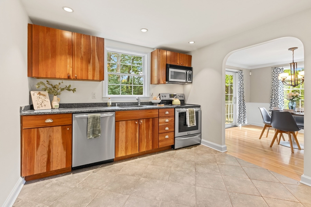 9 Roundy Road Lynnfield, MA 01940 - Photo 12 of 30 Gallery Image 12