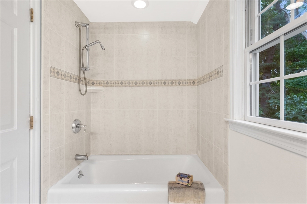 9 Roundy Road Lynnfield, MA 01940 - Photo 16 of 30 Gallery Image 16