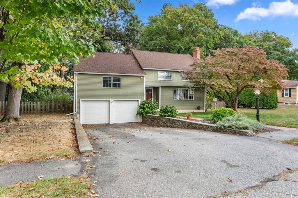 9 Roundy Road Lynnfield, MA 01940 - Photo 2 of 30 Gallery Image 2