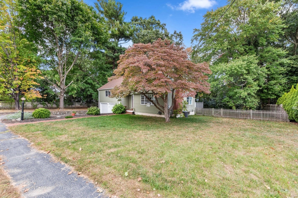 9 Roundy Road Lynnfield, MA 01940 - Photo 3 of 30 Gallery Image 3