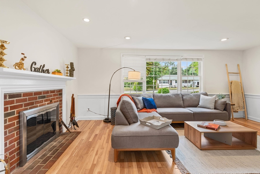 9 Roundy Road Lynnfield, MA 01940 - Photo 6 of 30 Gallery Image 6