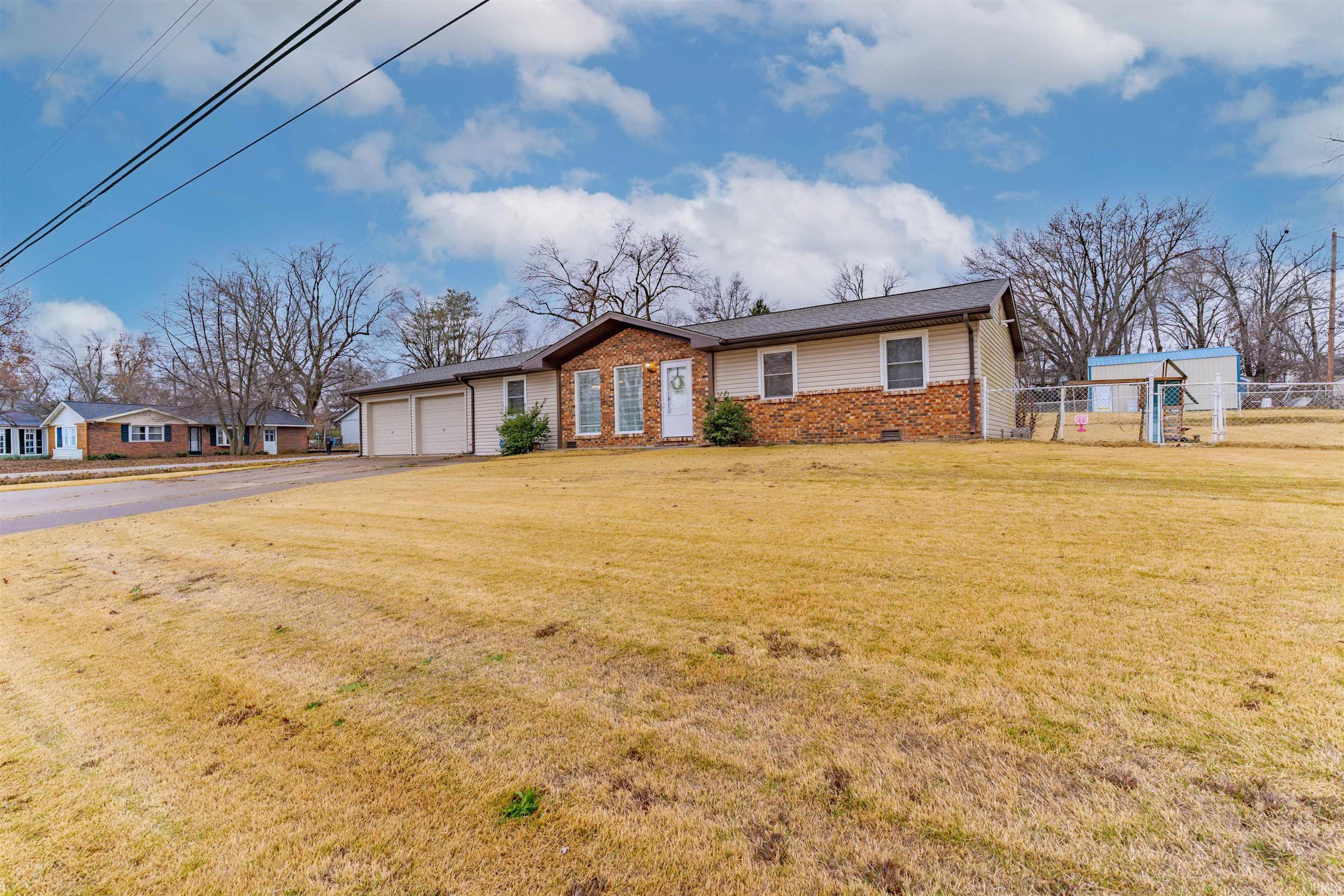 4899 West Martin Road Newburgh, IN 47630 - Photo 2 of 25 Gallery Image 2