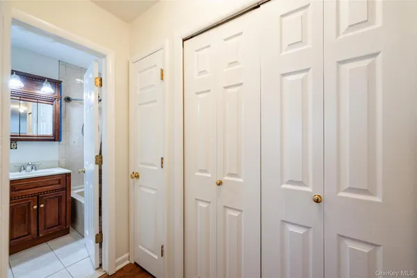 $199,999 | 460 Old Town Road, Unit 20F, Port Jefferson Station, NY 11776