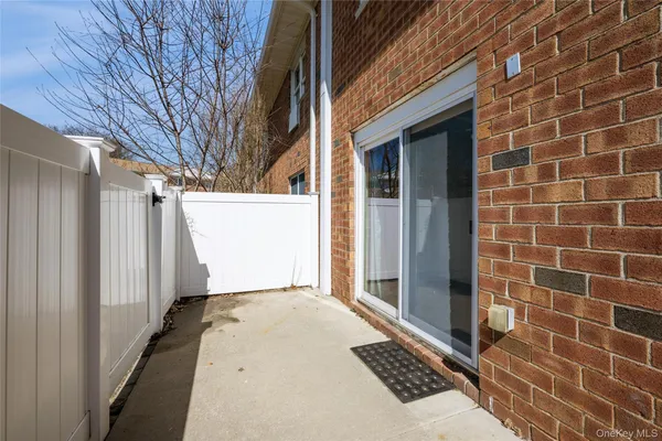 $199,999 | 460 Old Town Road, Unit 20F, Port Jefferson Station, NY 11776