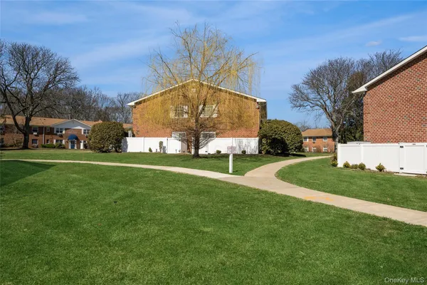 $199,999 | 460 Old Town Road, Unit 20F, Port Jefferson Station, NY 11776