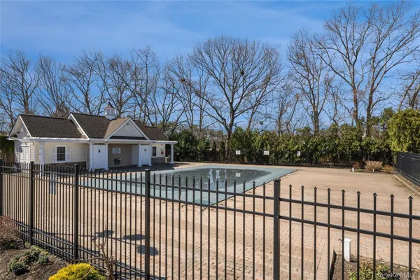 $199,999 | 460 Old Town Road, Unit 20F, Port Jefferson Station, NY 11776