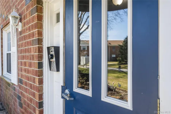 $199,999 | 460 Old Town Road, Unit 20F, Port Jefferson Station, NY 11776