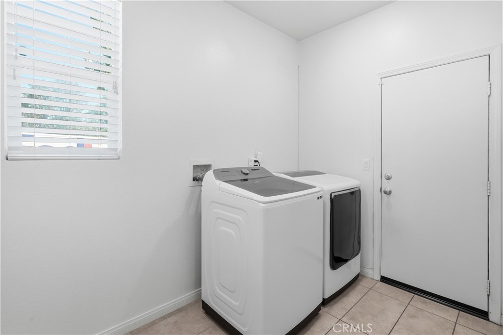 5738 Sacra Way Riverside, CA 92505 - Photo 18 of 28 Laundry room