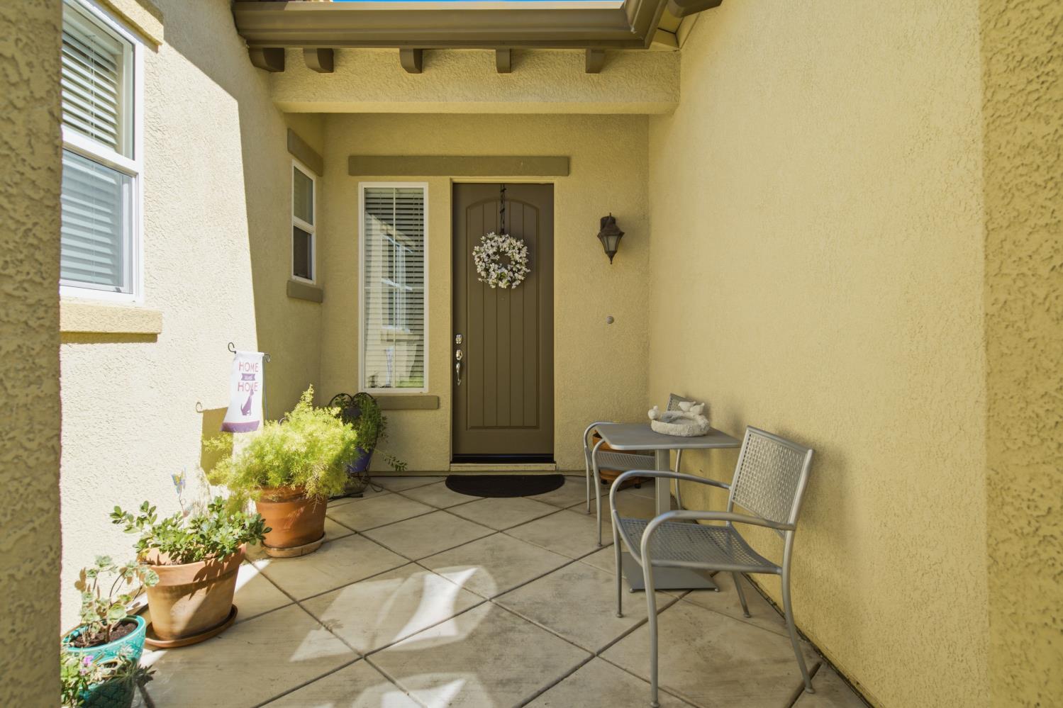 671 Cathedral Way Tracy, CA 95304 - Photo 4 of 38