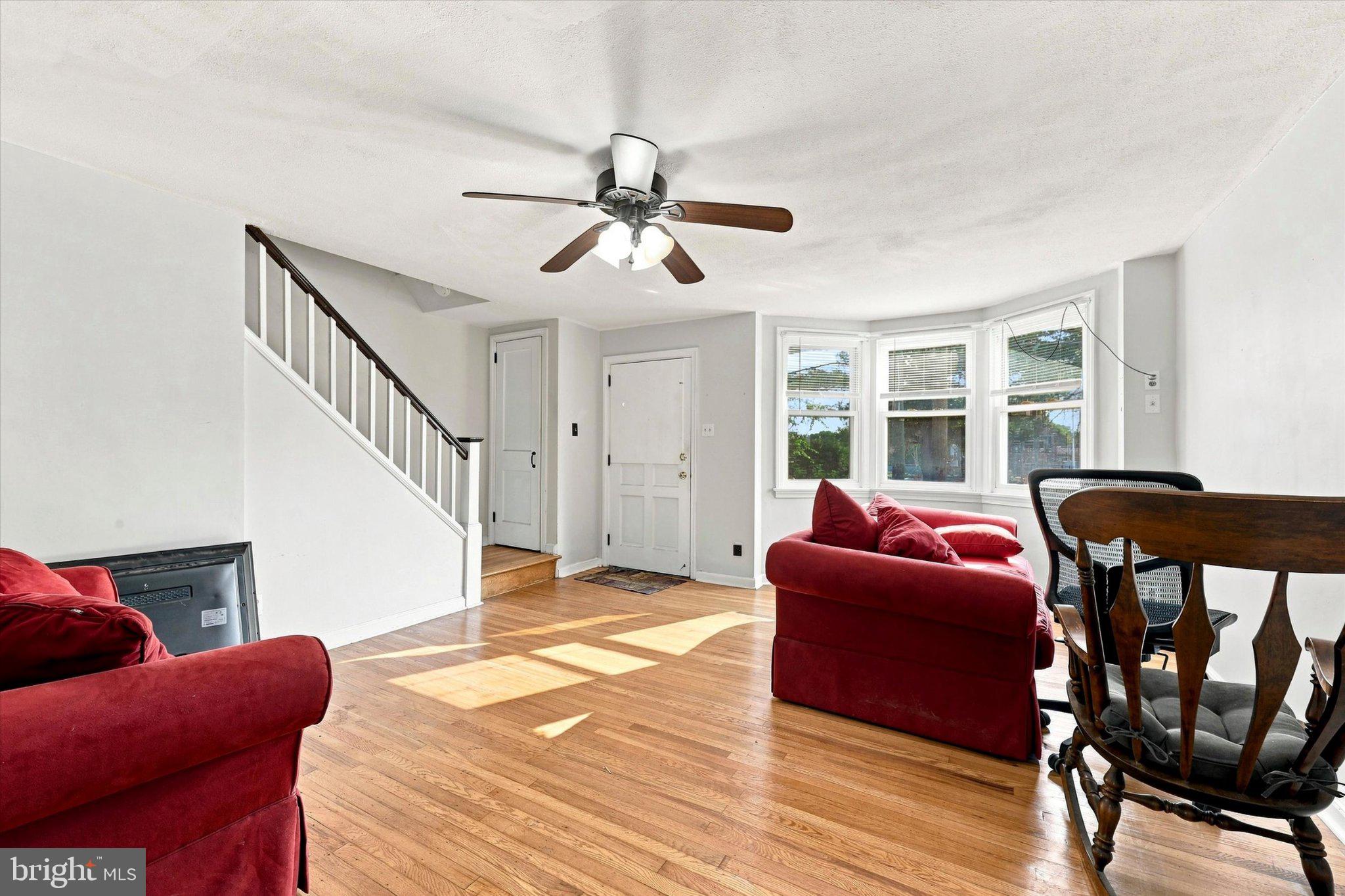 48 Gilpin Road Upper Darby, PA 19082 - Photo 4 of 19 Bright and inviting living space.