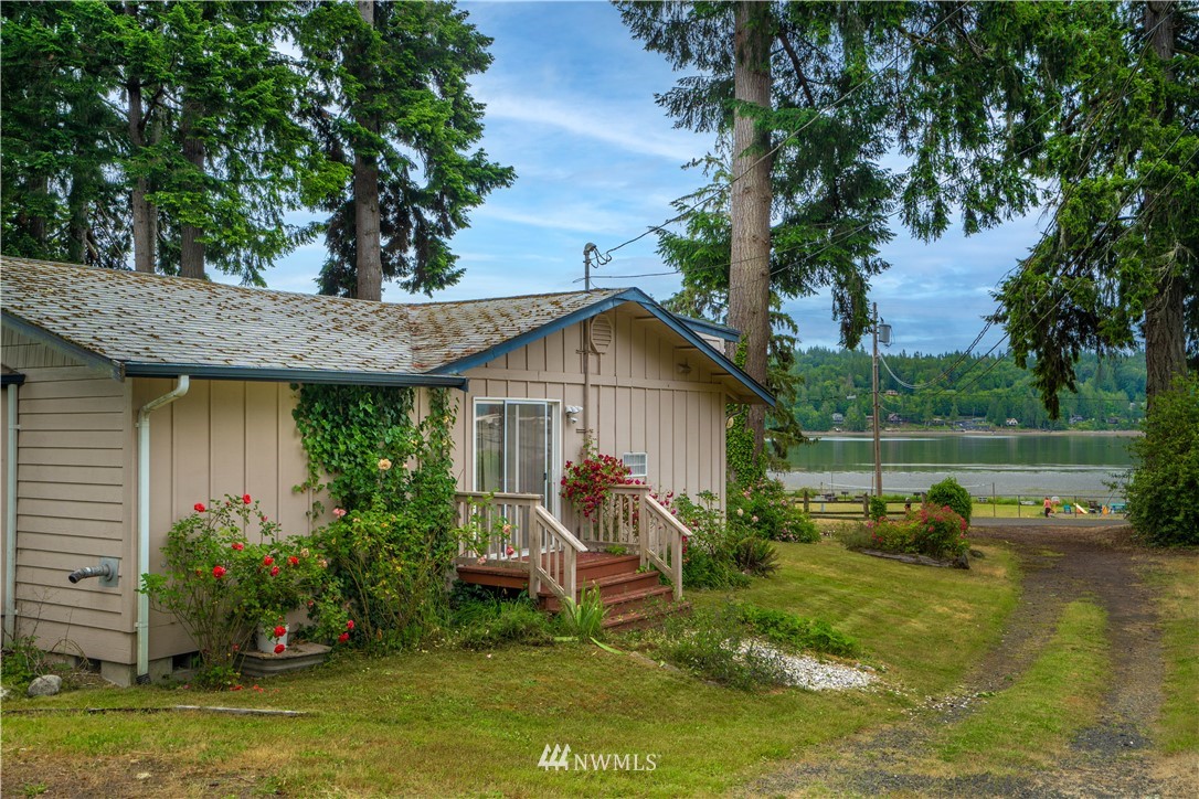 340 Northeast Gladwin Road Belfair, WA 98528 - Photo 4 of 34 Gallery Image 4