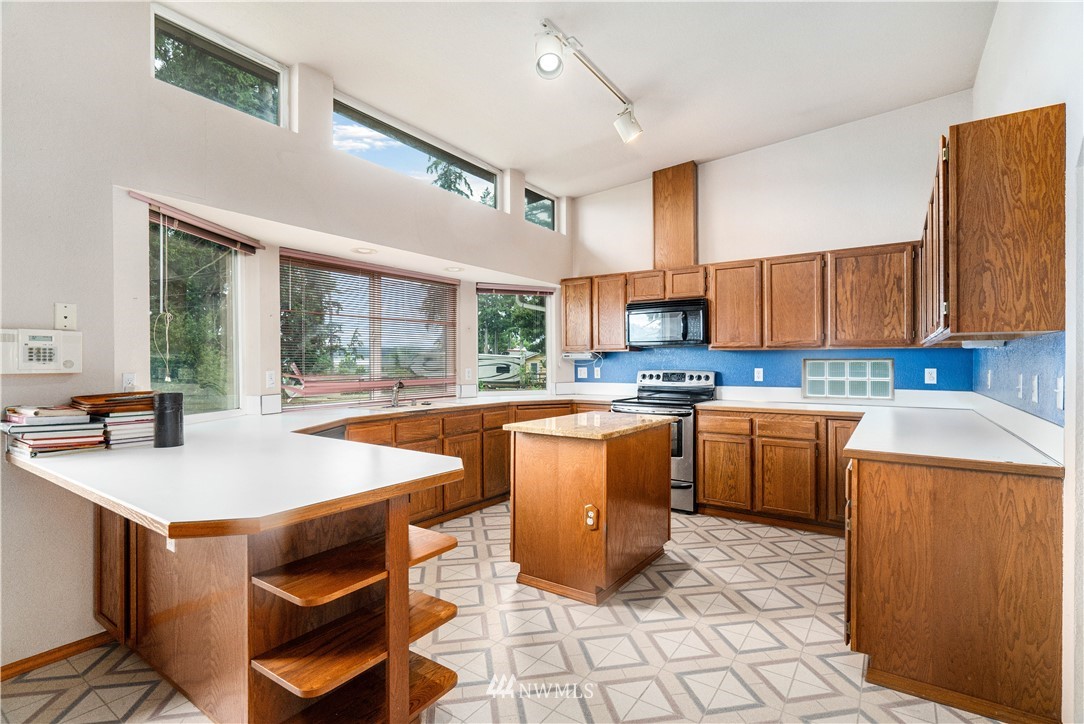 340 Northeast Gladwin Road Belfair, WA 98528 - Photo 9 of 34 Gallery Image 9