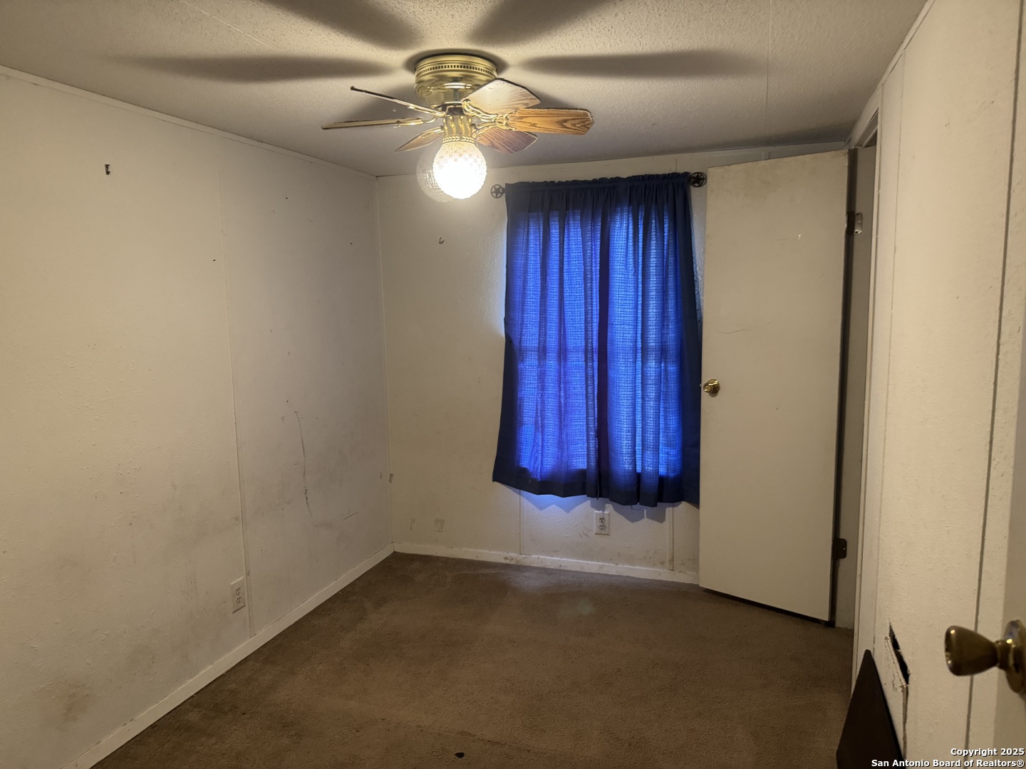 509 Maple Street Jourdanton, TX 78026 - Photo 9 of 14 an empty room with a window