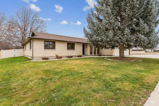 $465,000 | 2421 Airport Avenue, Caldwell, ID 83605