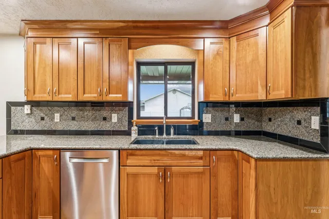 $465,000 | 2421 Airport Avenue, Caldwell, ID 83605