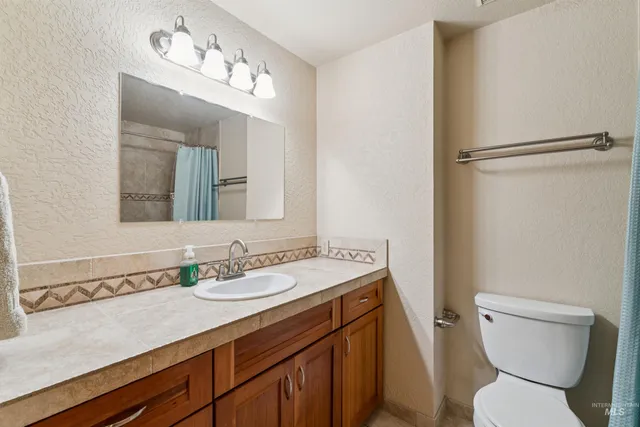 $465,000 | 2421 Airport Avenue, Caldwell, ID 83605