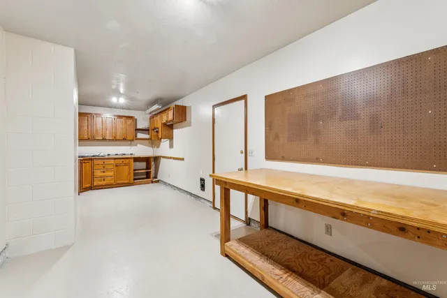 $465,000 | 2421 Airport Avenue, Caldwell, ID 83605