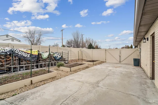 $465,000 | 2421 Airport Avenue, Caldwell, ID 83605