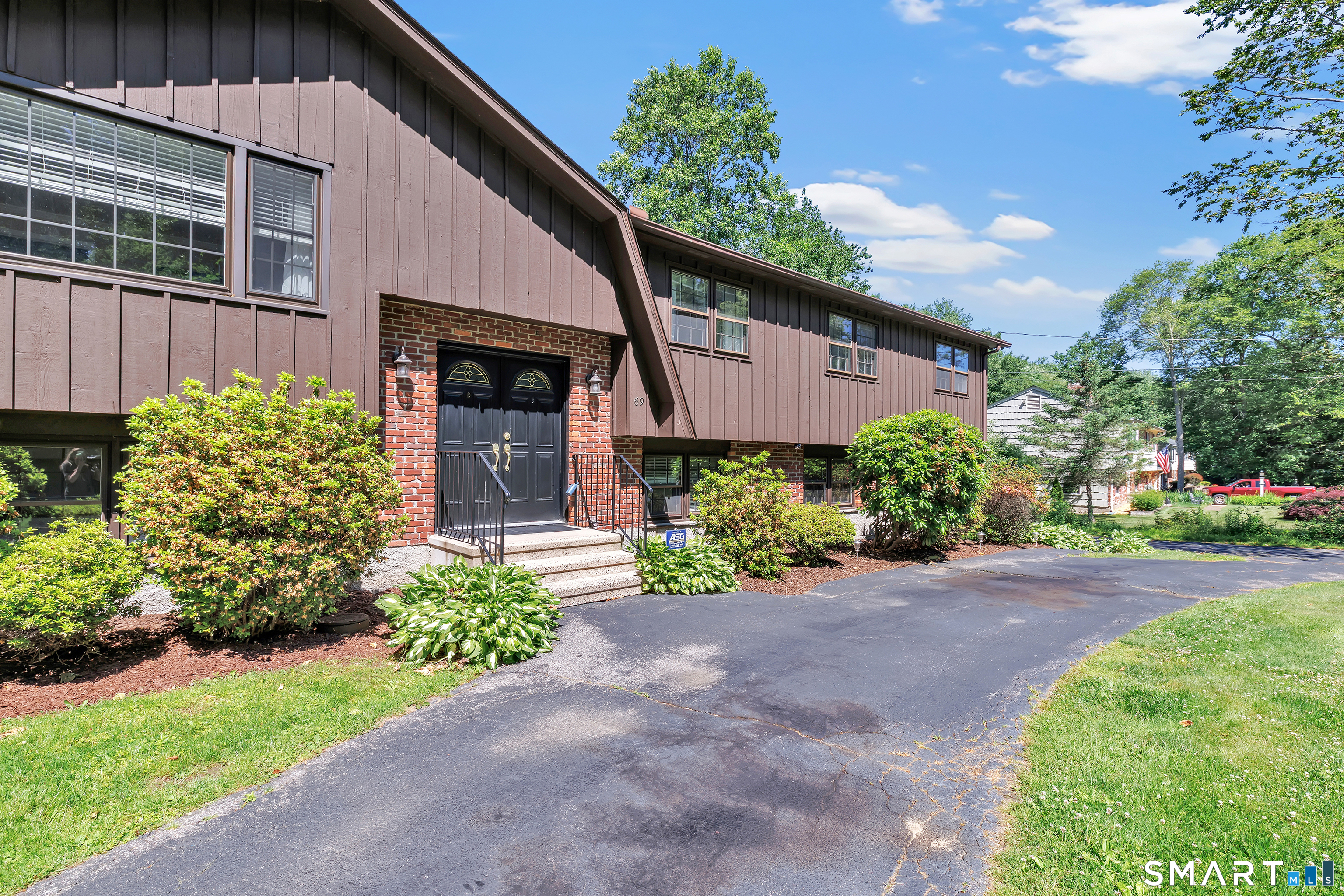 69 Forest Road Monroe, CT 06468 - Photo 3 of 39