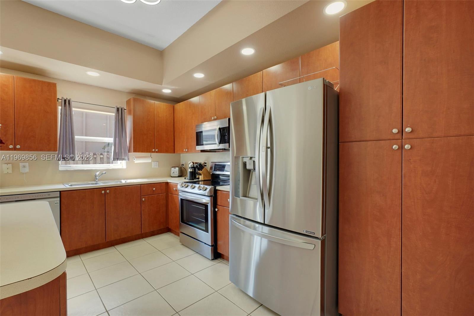 22168 Southwest 88th Path Cutler Bay, FL 33190 - Photo 6 of 27