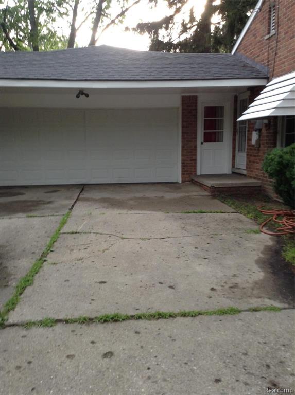21101 Greenview Road Southfield, MI 48075 - Photo 3 of 28