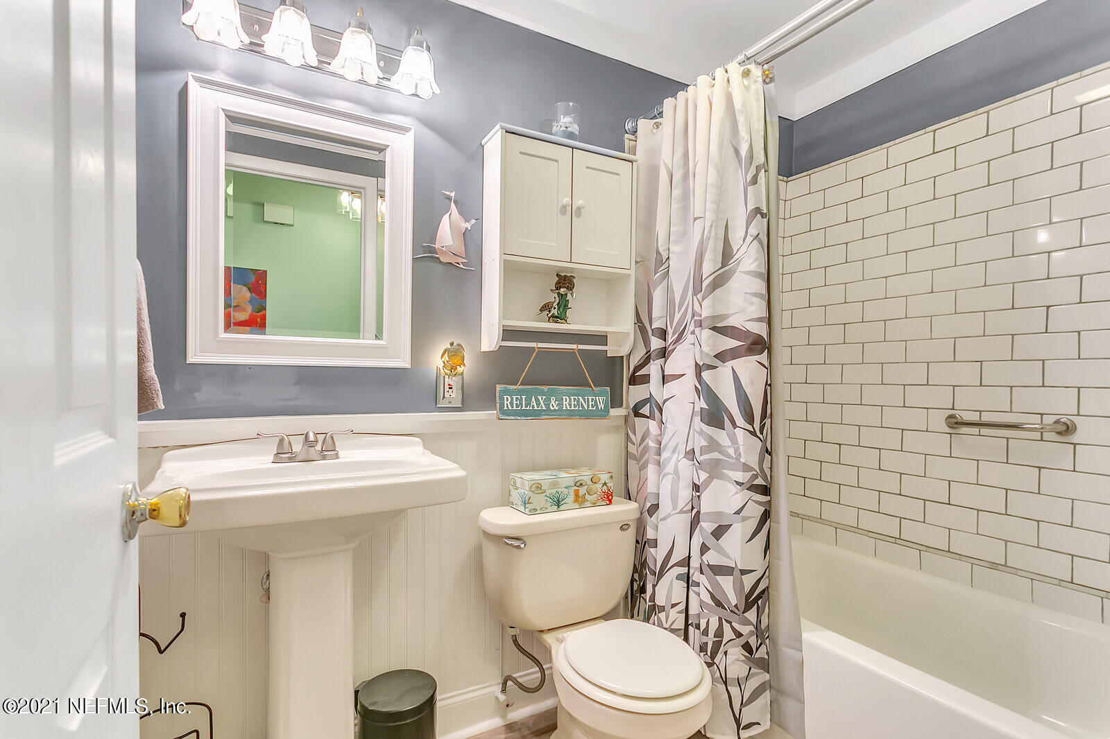 231 Seminole Road Atlantic Beach, FL 32233 - Photo 23 of 42 Bathroom 1