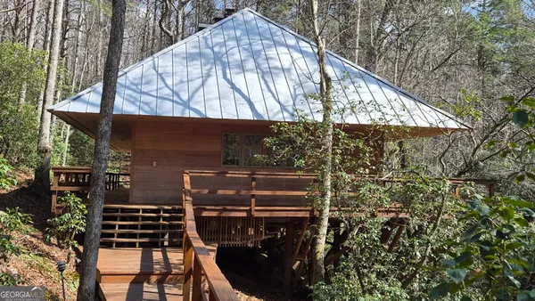 a view of an outdoor space