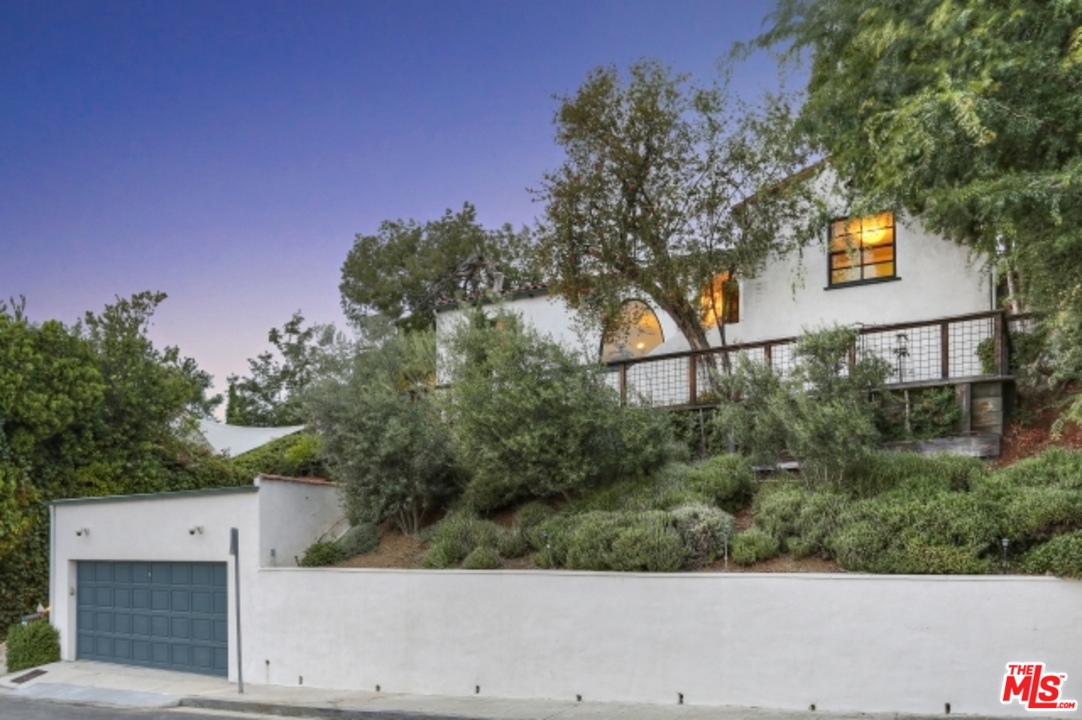 a view of a outdoor space