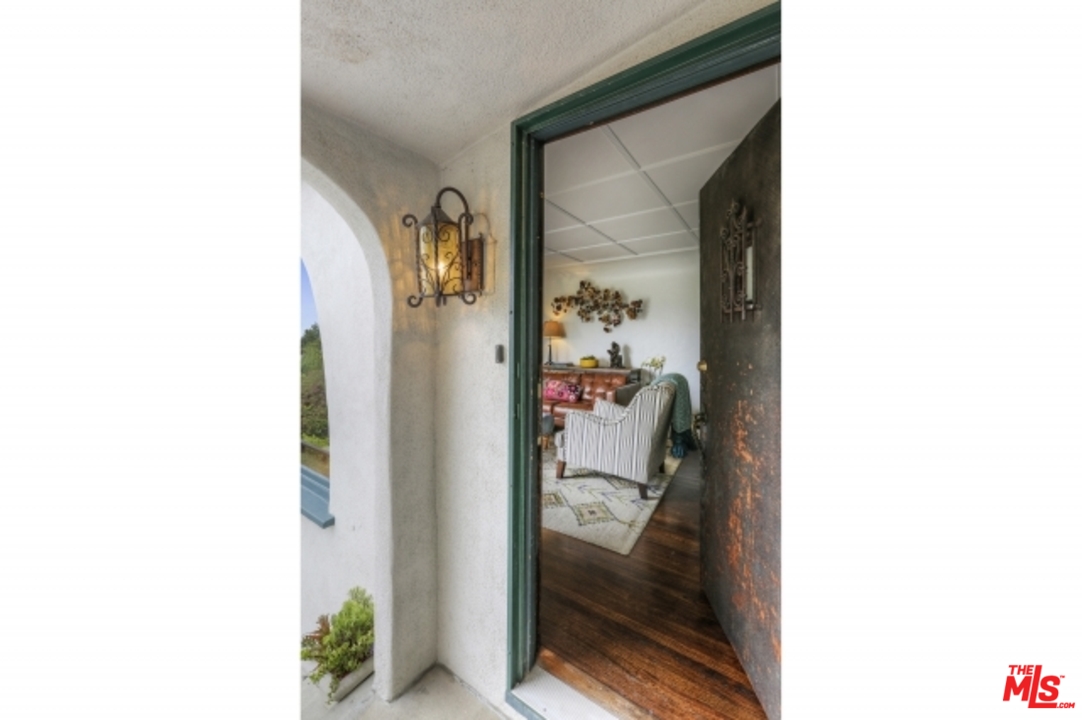 3801 Roderick Road Los Angeles, CA 90065 - Photo 8 of 38 a view of a hallway