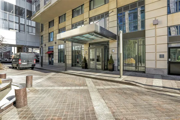 $5,450 | 10 City Place, Unit 28F, White Plains, NY 10601