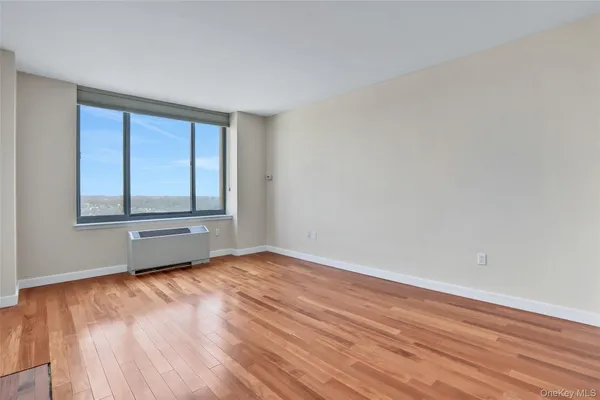 $5,450 | 10 City Place, Unit 28F, White Plains, NY 10601