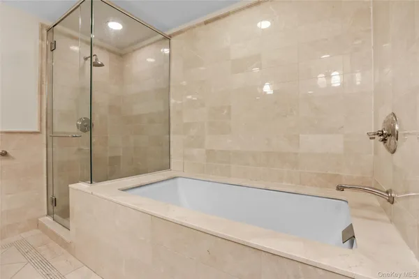 $5,450 | 10 City Place, Unit 28F, White Plains, NY 10601