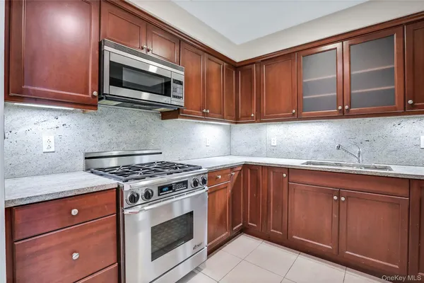 $5,450 | 10 City Place, Unit 28F, White Plains, NY 10601