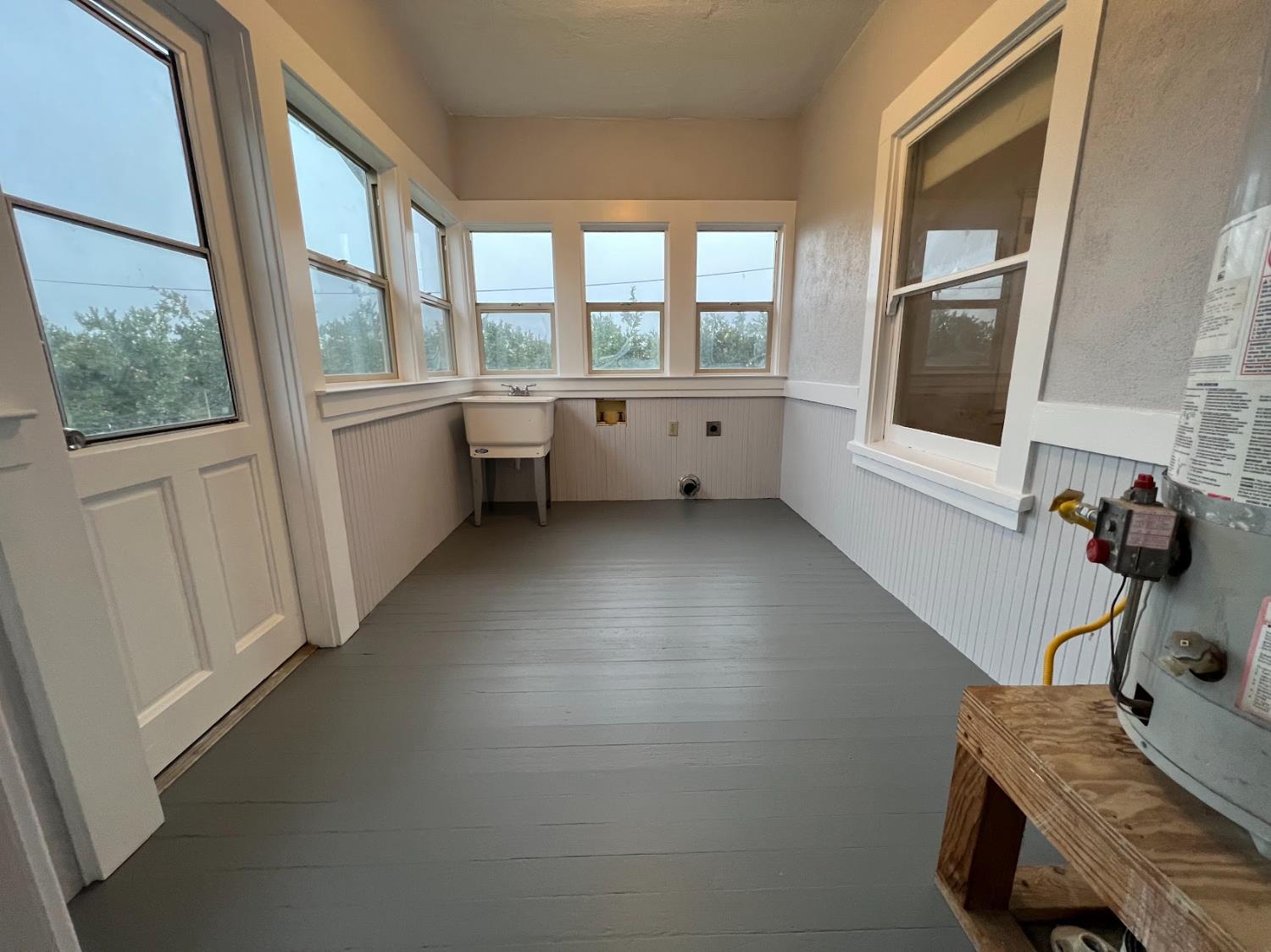 19076 East Central Avenue Reedley, CA 93654 - Photo 16 of 16 a view of a furniture and window in a room