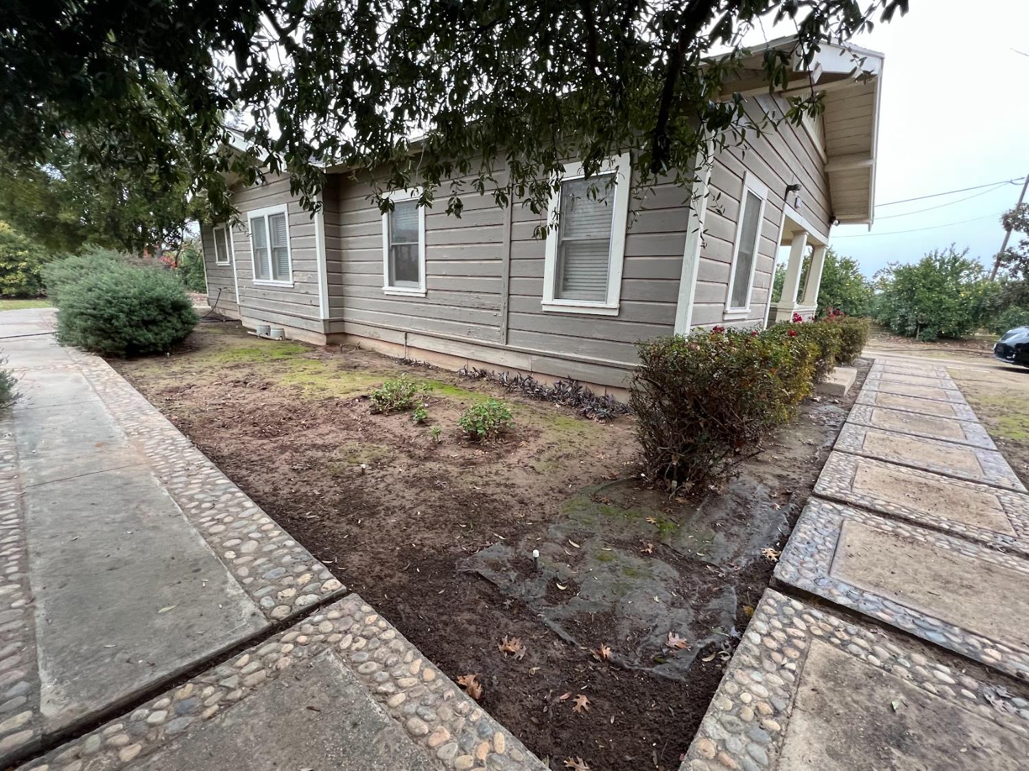 19076 East Central Avenue Reedley, CA 93654 - Photo 4 of 16 a front view of a house with garden