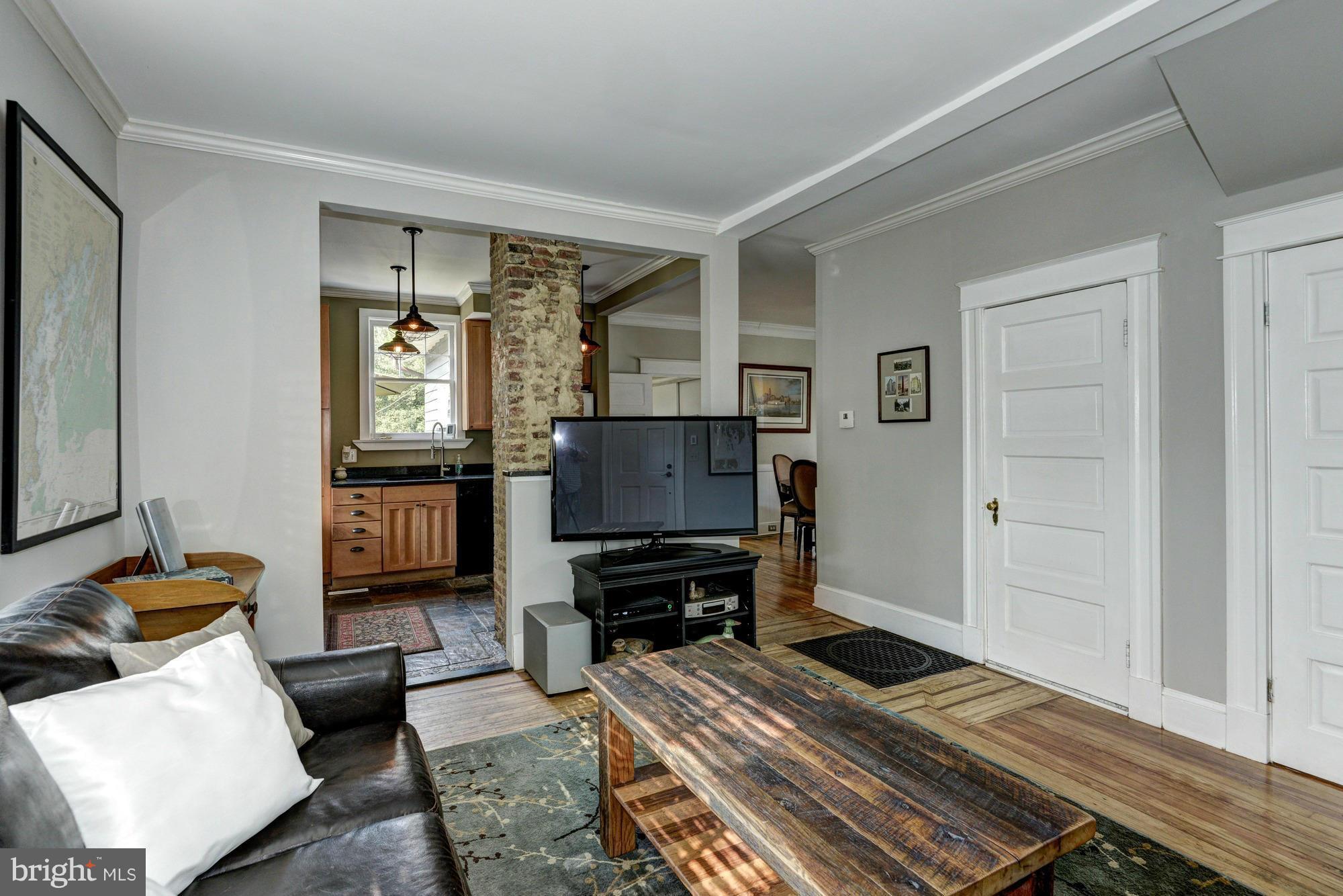 742 Anneslie Road Baltimore, MD 21212 - Photo 5 of 30 Full bath off living room--great for guests.