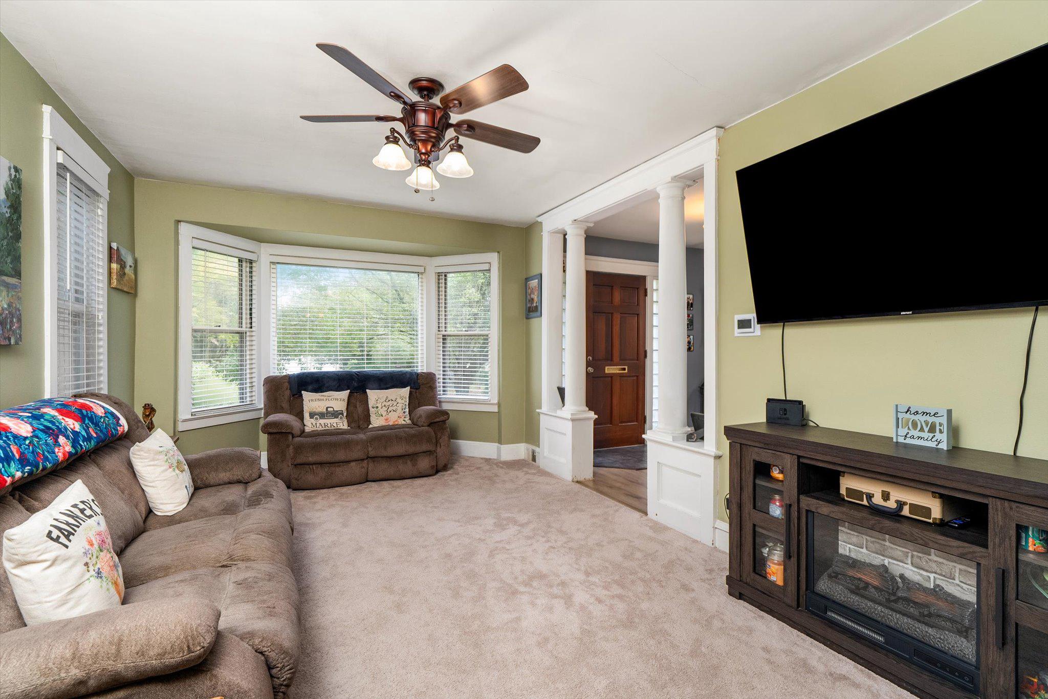 32 Lincoln Avenue Clementon, NJ 08021 - Photo 8 of 32 Cozy living space with natural light.