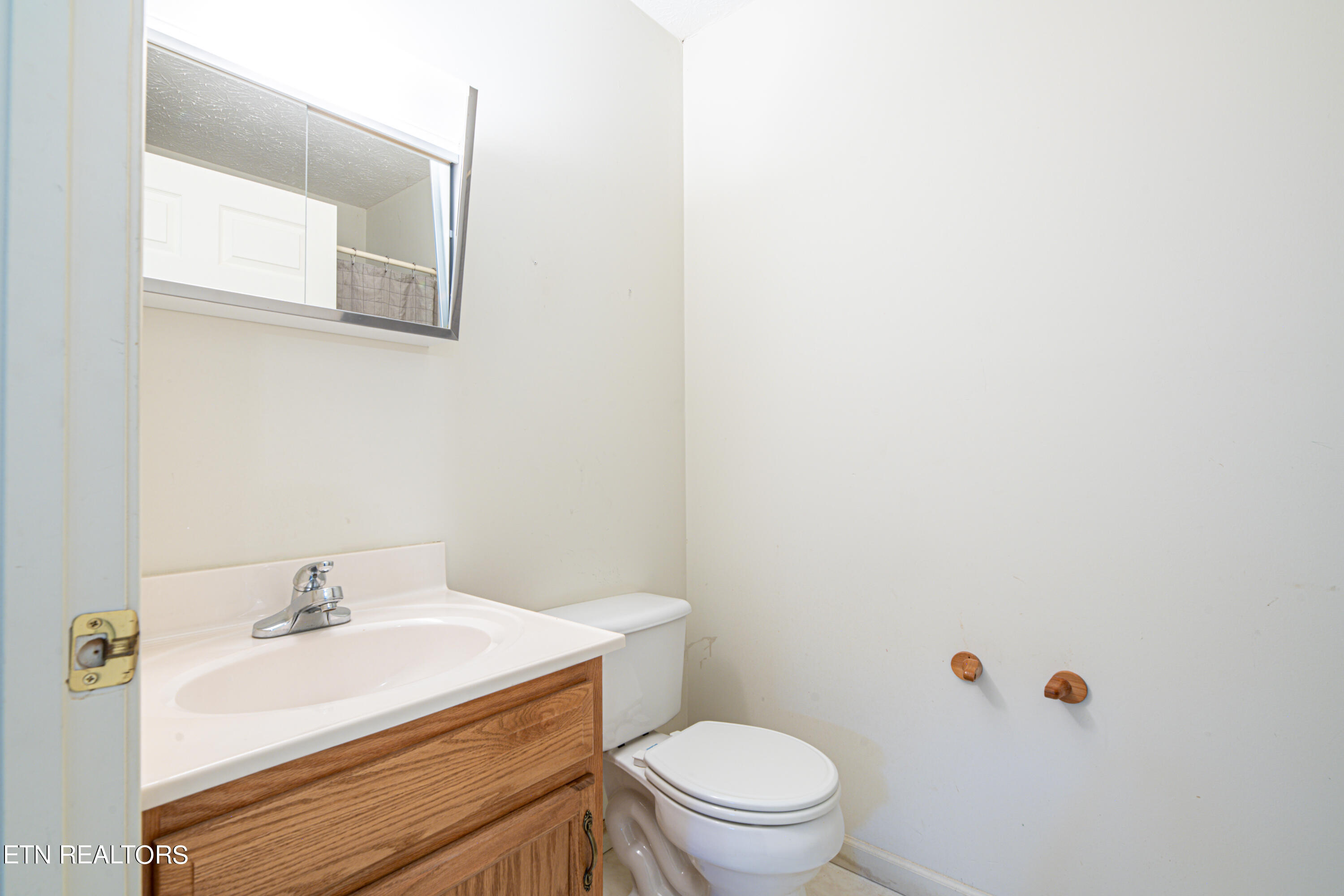 6633 Kern Road Knoxville, TN 37918 - Photo 12 of 31 6633 Kern Rd-16