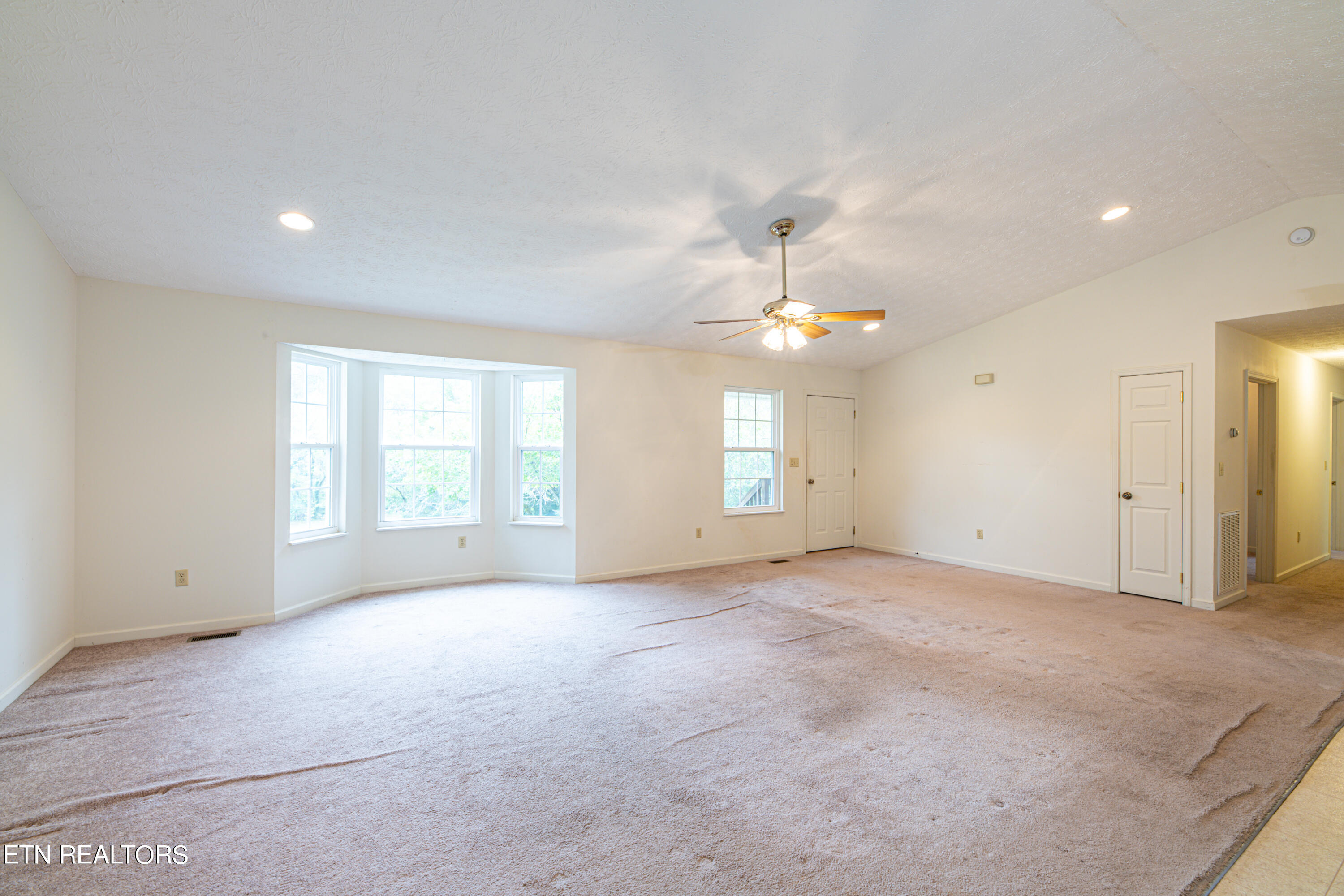 6633 Kern Road Knoxville, TN 37918 - Photo 6 of 31 6633 Kern Rd-6