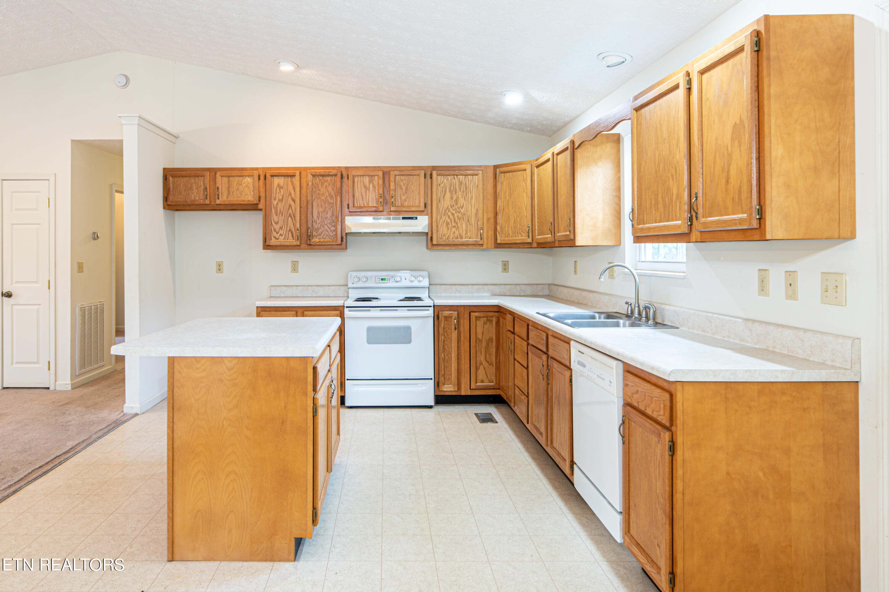 6633 Kern Road Knoxville, TN 37918 - Photo 8 of 31 6633 Kern Rd-8