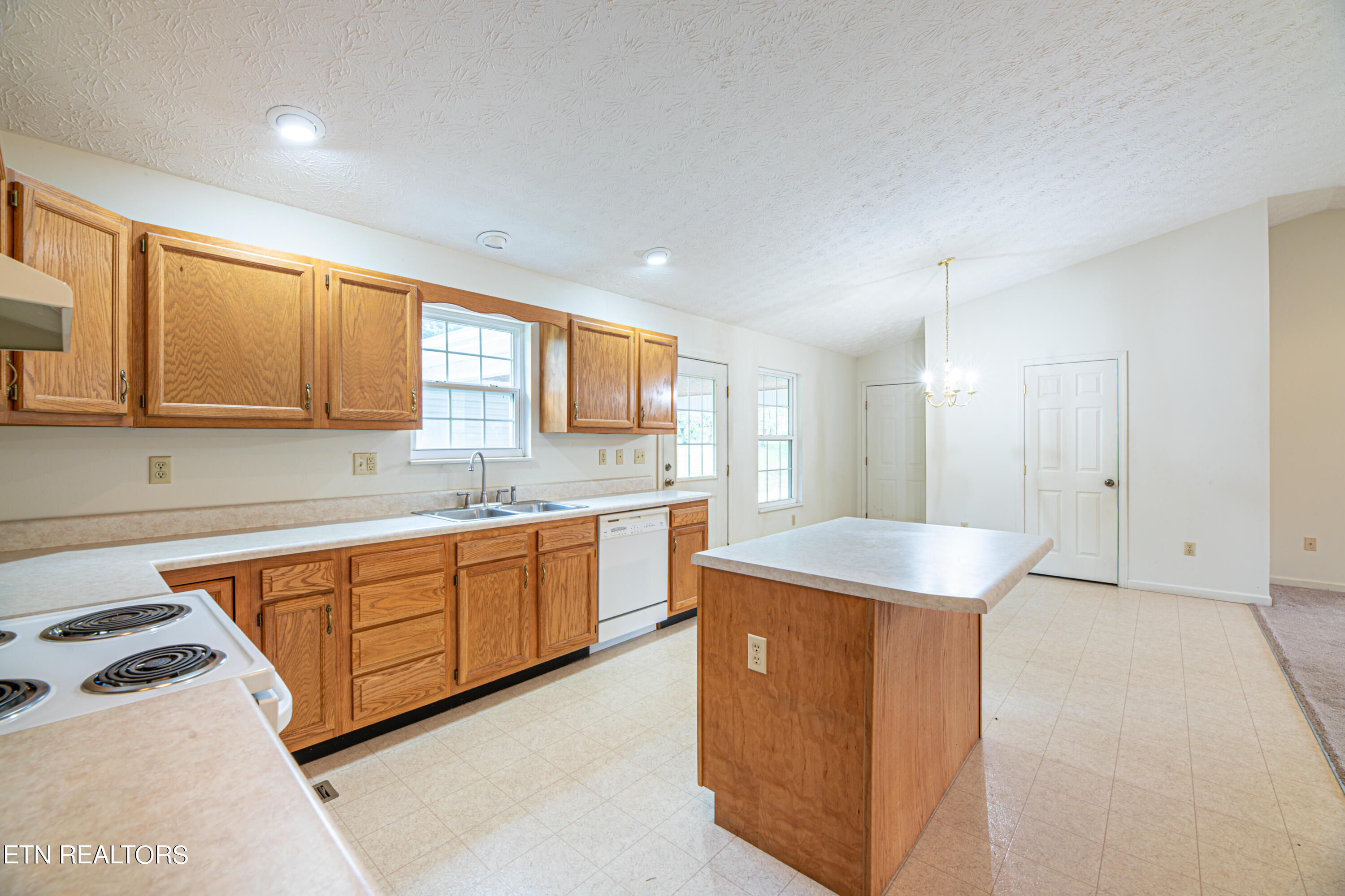 6633 Kern Road Knoxville, TN 37918 - Photo 9 of 31 6633 Kern Rd-9
