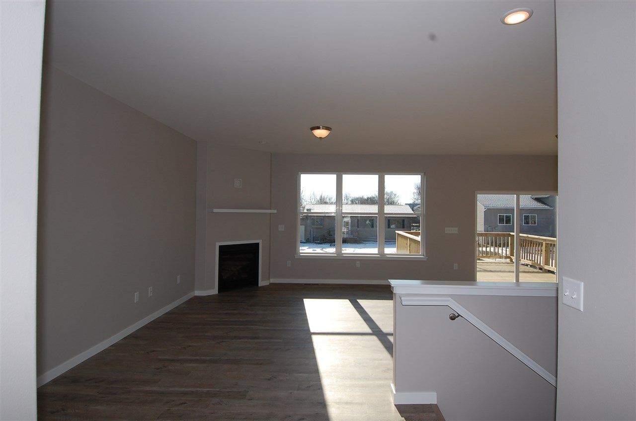 110 Cherry Lane Riverside, IA 52327 - Photo 2 of 32 Gallery Image 2